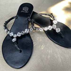 YELLOW BOX BLACK SANDALS